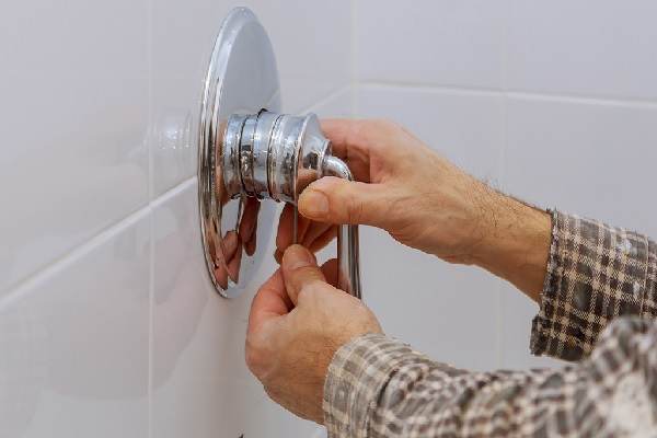 how to replace bathtub faucet valve